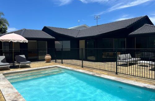 Burleigh Waters House | Black Shack Burleigh
