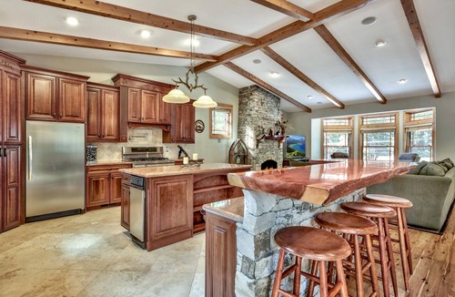Tahoe Paradise House | Blackfoot Luxury Retreat - Hot Tub, Pool Table, Pets, Deck