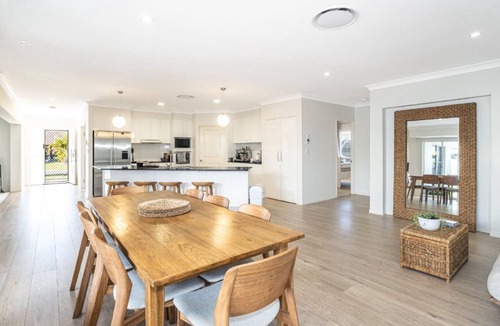 Banksia Beach House | Blissful Birdsong Escape
