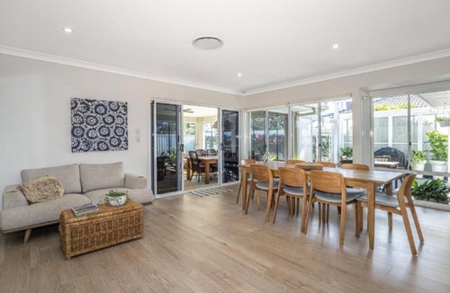 Banksia Beach House | Blissful Birdsong Escape