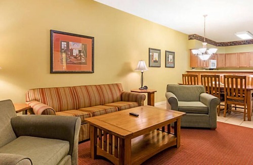 Angels Camp Condo | BLOCK Falls Village 1br