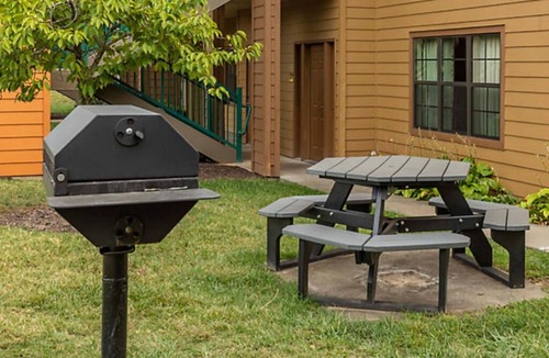 Angels Camp Condo | BLOCK Falls Village 1br