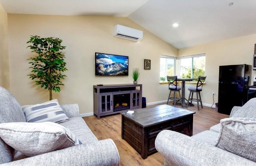 Three Rivers Apartment | Blossom Creek Retreat-Suite B