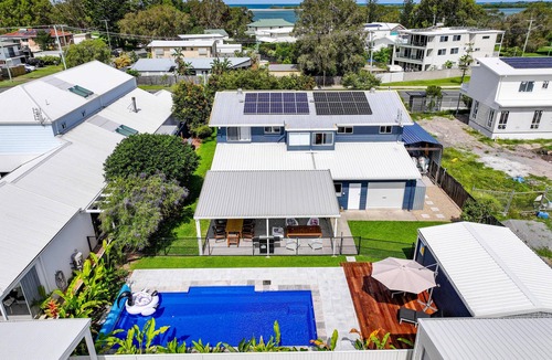 Golden Beach House | Blue Haven. Room for your boat, caravan and dog!