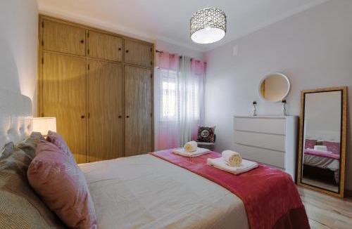 Praia de Santa Cruz Apartment | Blue House in Santa Cruz with Sea View