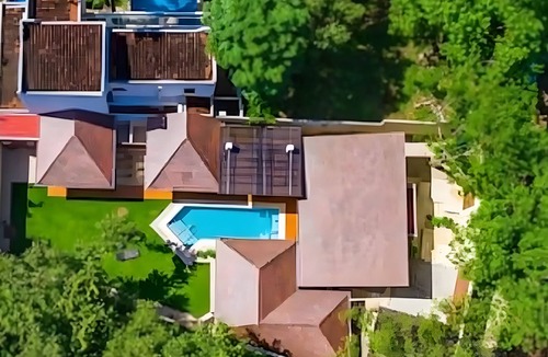 Playa Langosta House | Blue Iguana, steps from the beach.