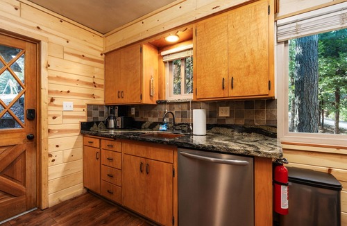 Sierra Cedars Cabin | Blue Meadow-Family, Pet Friendly & near the lake!