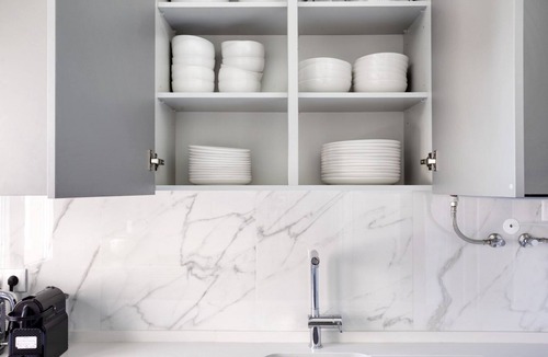 Santo Condestavel Apartment | Blueground | Campo de Ourique, furniture & decor