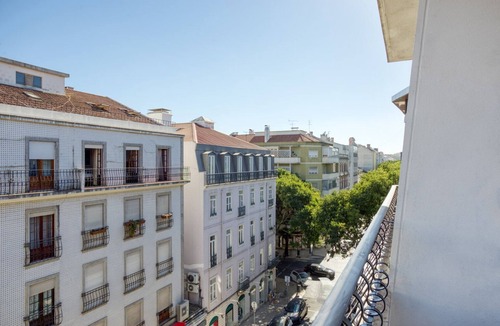 Santo Condestavel Apartment | Blueground | Campo de Ourique, furniture & decor
