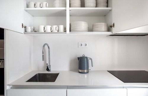 Sacramento Apartment | Blueground | Chiado, furniture, parking
