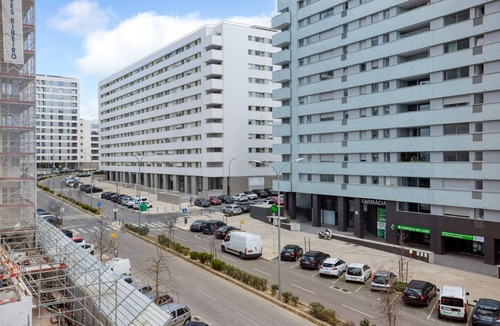 Lumiar Apartment | Blueground | Lumiar, rooftop pool, fully furnished