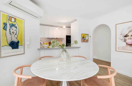 Broadbeach Apartment | Blush on Broadbeach-250m to beach-pet friendly