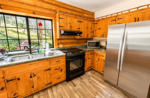 Bodfish Cabin | Bodfish Ranch/sleeps 14/secluded on 3.5 acres