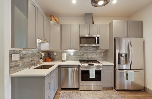 Lodi House | Bordeaux Bungalow | 1 Block to Downtown | Large Backyard | Dogs Welcome!