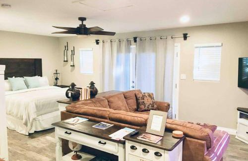 Templeton House | Boutique Living at Cozy Blue Modern Wine Country