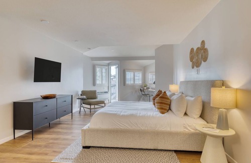Diamond Crestview Hotel | Boutique Stay + Pool + Hot Tub + Rooftop | Walk to Beach + Dining + Galleries
