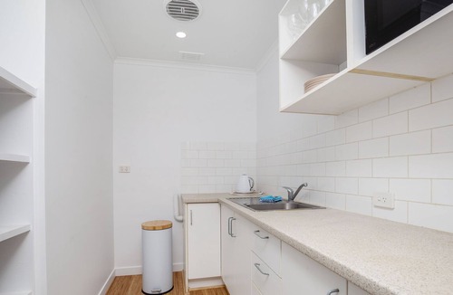 Burleigh Waters Apartment | Boutique Studio close to beaches with pool access