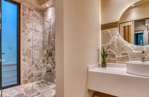 Manzanillo House | BRAND NEW 5-Star LUXE The Oasis - Couples Villa