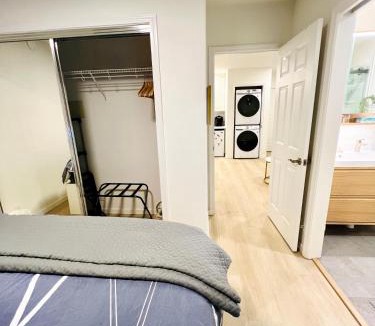 Suburban Park - Lorelei Manor - Flood Park Triangle House | Brand-new luxurious guesthouse with king bed in MPK, 1mi to Meta, 3mi to Stanford