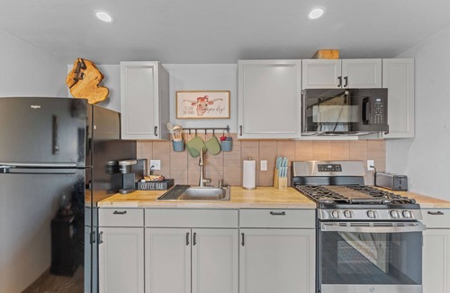 Wickenburg House | Brand new private secluded bungalow with breath taking views!