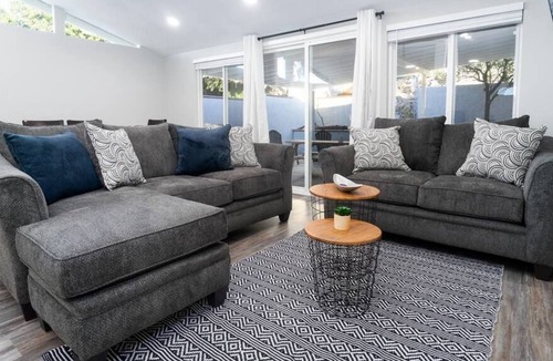 Allied Gardens House | BRAND NEW Remodeled 5 Bd Home - Spacious and Serene!