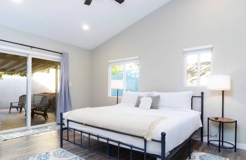 Allied Gardens House | BRAND NEW Remodeled 5 Bd Home - Spacious and Serene!