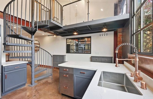 Fruitvale House | Brick Loft- an Artist's/Musician's Dream Space -Gated Urban Gem!