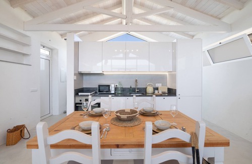 Moncarapacho e Fuseta Apartment | Bright Algarve Cottage with Yoga, Pilates and Natural Pond