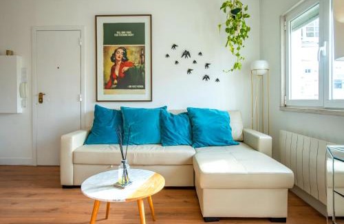 Santo Condestavel Apartment | Bright Apartment in Lisbon