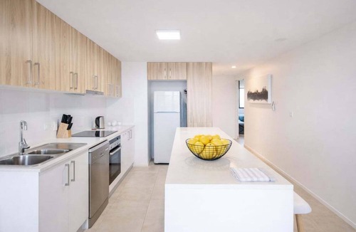 Bowen Hills Apartment | Bright Bowen Hills 2BR Escape Near CBD