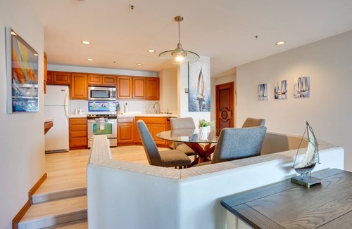 Avalon Condo | Bright Catalina Island Condo w/Ocean Views!
