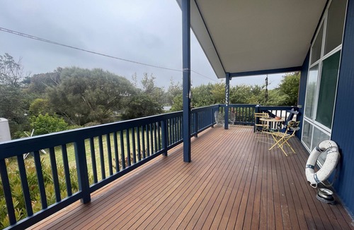 Venus Bay House | Bright Coastal Escape. Large Private Deck. Pets Welcome. Walk to Beach & Nature