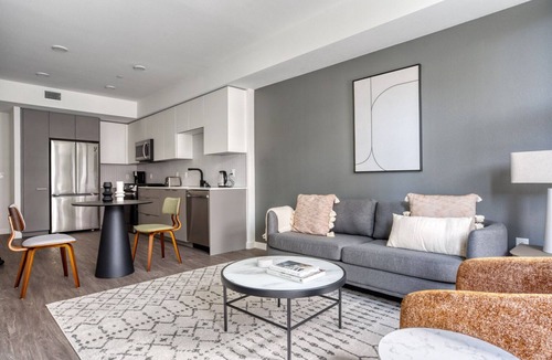 Emeryville Apartment | Bright Emeryville 1BR w/Pool, Gym & W/D, walk to Safeway, by Blueground