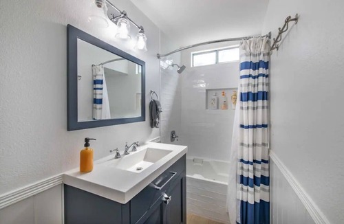 Sugarloaf Cabin | Bright Family friendly cabin. (Pet friendly/jacuzzi)