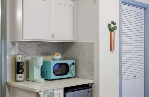 Inner Parkside House | Bright & Modern 2BR/2BA Private Entry Near SFSU, Park & Transit