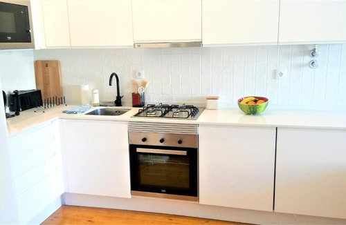 Alcantara Apartment | Bright Riverside Apartment - AC - LX Factory