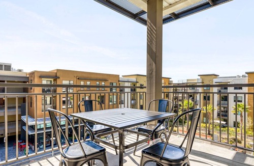 Sunnyvale West Apartment | Bright Sunnyvale 1BR w/ Pool, W/D & Gym, near FB & Google, by Blueground