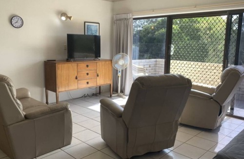 Golden Beach Apartment | Brighton Le Sands U6 Pumicestone Passage Views