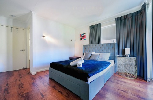 Broadbeach Waters House | Broadbeach Casa Family Holiday - Close to everywhere with large pool