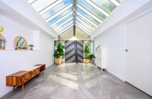 Broadbeach Waters House | Broadbeach Canal Front Getaway with Pool & Jetty