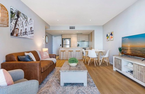 Broadbeach Apartment | Broadbeach Ocean View Apartment - Wifi & Parking