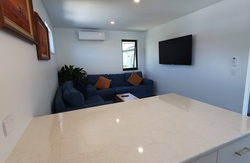 Broadbeach Waters Apartment | Broadbeach Tropical Gem with Lux features