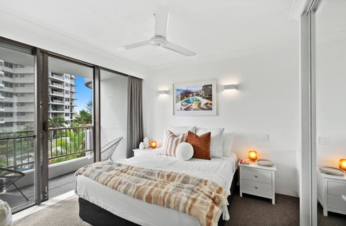 Broadbeach Apartment | BroadBliss Resort Style Retreat with Ocean Views