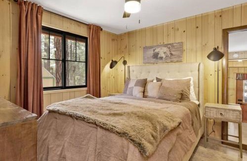 Big Bear Lake House | Bruin Chalet Big Bear~ Cozy Single Level Retreat Cottage~