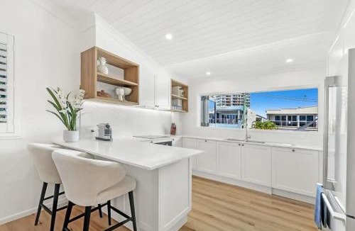 Surfers Paradise Villa | Budds Villa 1 By Khove