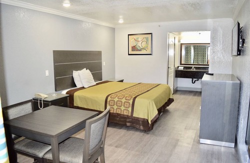 Walnut Valley Hotel | Budget Inn La Puente