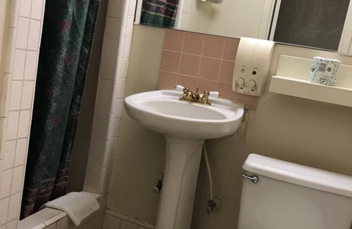 Parker Hotel | Budget Inn