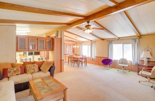 Holiday Shores House | Bullhead City Home w/Fire Pit - Walk to CO River!