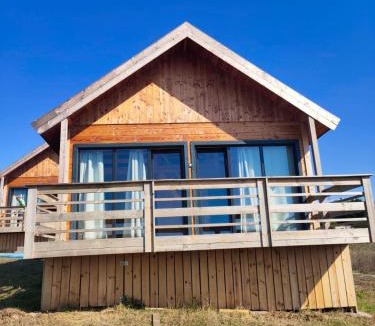 Serra da Pescaria Ski Chalet | Bungalow Blue - Cabana de Madeira