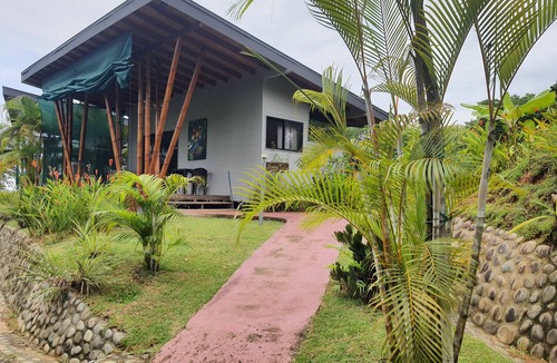 Ballena House | Bungalow with kitchen and infinity pool with ocean view, small BnB